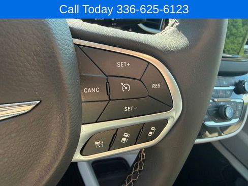 Used 2024 Chrysler Pacifica Touring-L FWD image 18