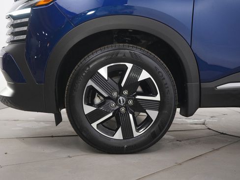 Used 2025 Nissan Kicks SV image 27