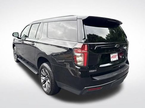 Used 2023 Chevrolet Suburban Z71 w/ Luxury Package AWD/4WD image 5