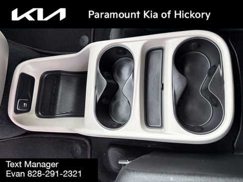 Used 2023 Chrysler Voyager LX image 23