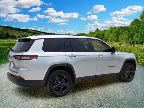 Used 2023 Jeep Grand Cherokee L Laredo RWD image 6