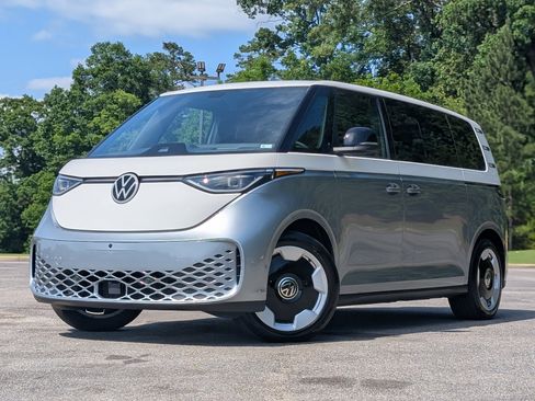 Used 2025 Volkswagen ID. Buzz Pro S Plus RWD image 4