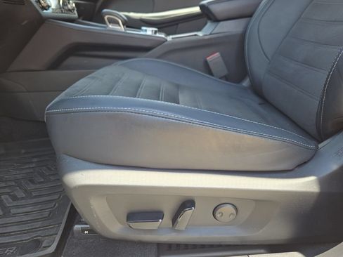 Used 2024 Mitsubishi Outlander SE AWD/4WD image 19