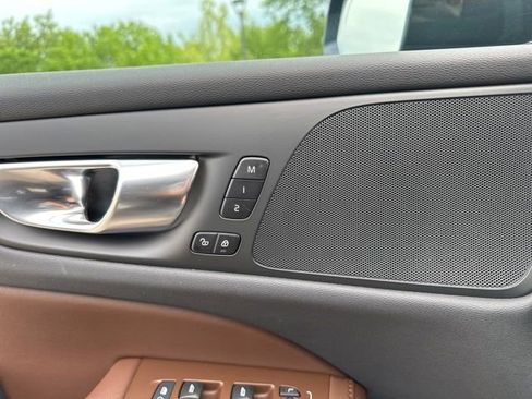 Certified 2025 Volvo V60 B5 Cross Country Plus AWD/4WD image 32
