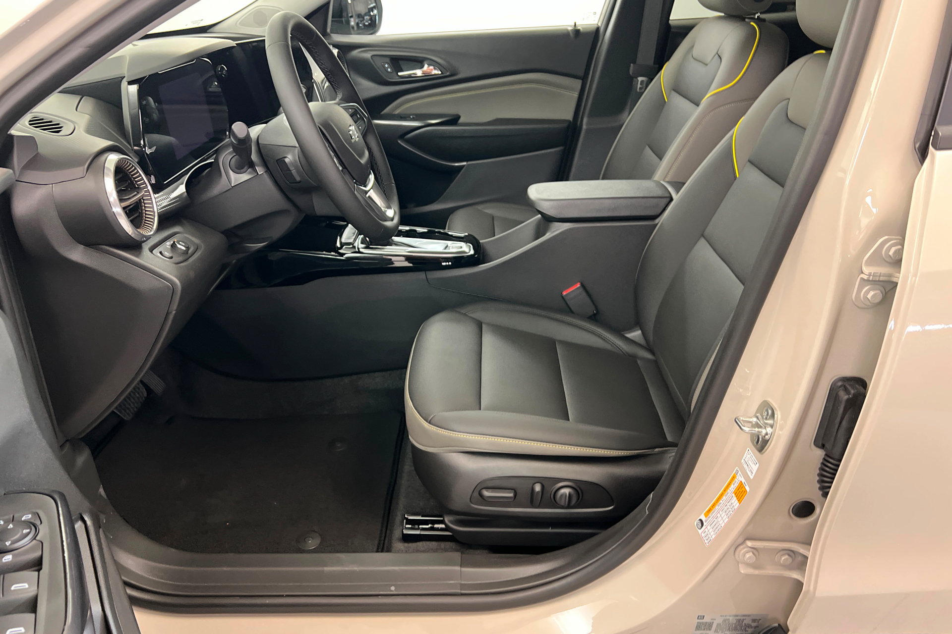New 2026 Chevrolet Trax ACTIV w/ Driver Confidence Package FWD image 18
