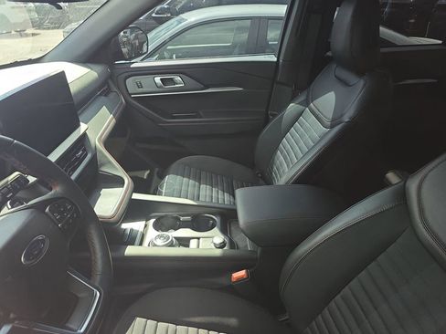 Used 2025 Ford Explorer ST-Line image 12