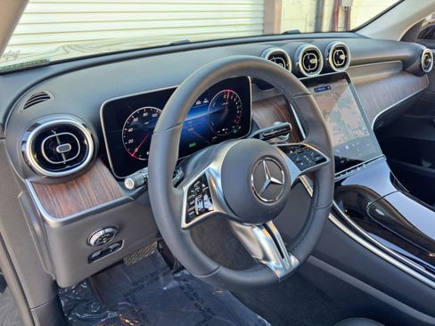 Used 2025 Mercedes-Benz GLC 350e 4MATIC image 14