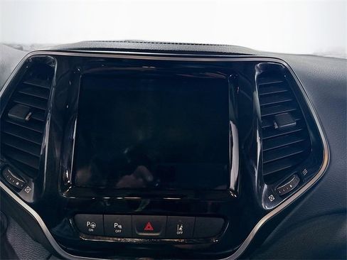 Used 2021 Jeep Cherokee Limited image 12