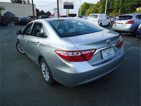 Used 2015 Toyota Camry LE FWD image 8