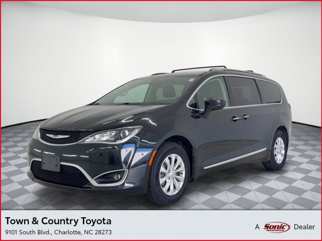 Used 2019 Chrysler Pacifica Touring-L FWD image 1
