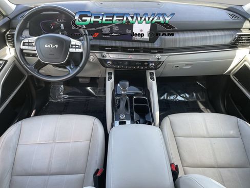 Used 2024 Kia Telluride EX w/ EX Captain's Chair Package FWD image 12