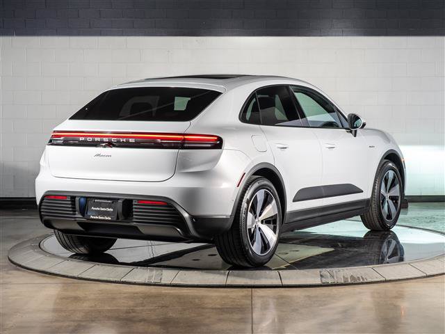 Used 2026 Porsche Macan Electric RWD image 9