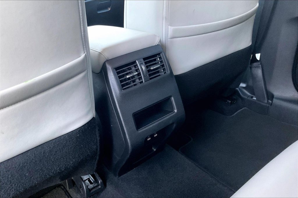 Used 2025 Mitsubishi Outlander SE FWD image 12