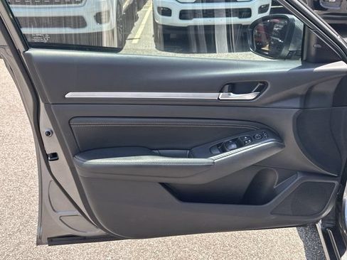Used 2019 Nissan Altima 2.5 SV FWD image 11