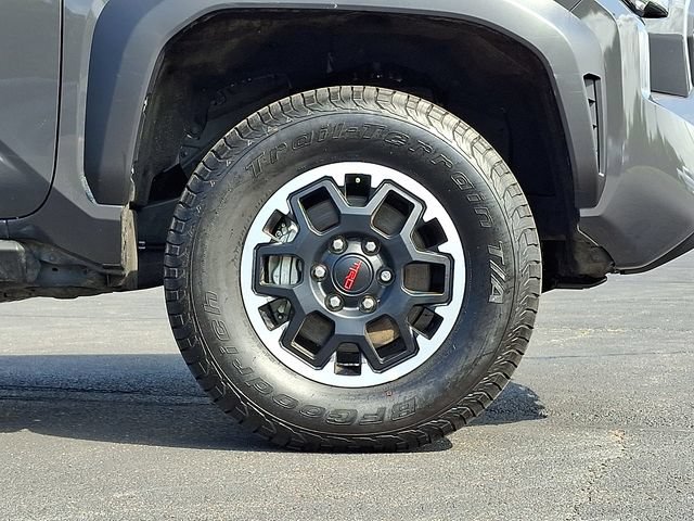 Used 2025 Toyota Tacoma TRD Off-Road AWD/4WD image 8