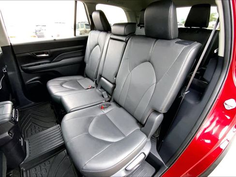 Used 2024 Toyota Grand Highlander Limited image 19