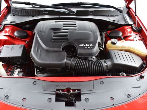 Used 2020 Dodge Charger SXT w/ Driver Convenience Group image 12