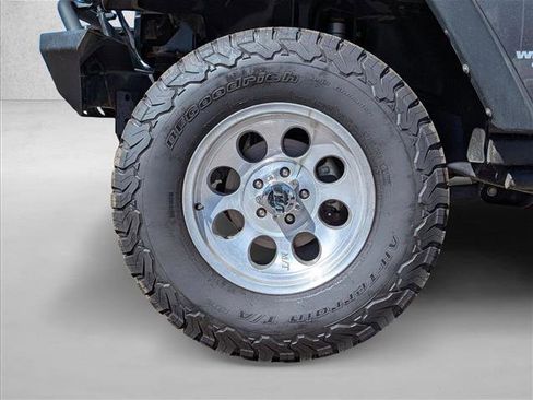 Used 2016 Jeep Wrangler Unlimited Rubicon w/ Connectivity Group image 22