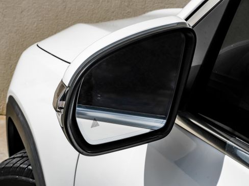 Used 2022 Mercedes-Benz GLB 250 w/ Premium Package Lite image 40