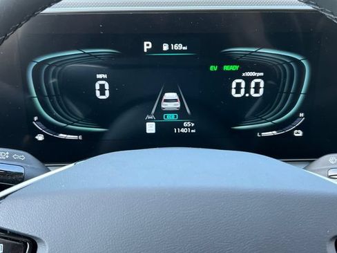 Used 2024 Kia Niro EX FWD image 17