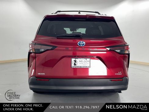 Used 2023 Toyota Sienna LE image 7