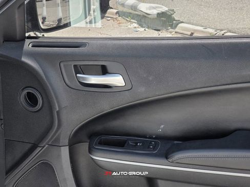 Used 2019 Dodge Charger SXT w/ Leather Interior Group RWD image 17