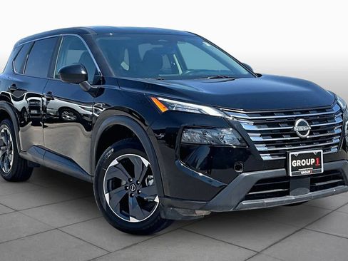 Used 2025 Nissan Rogue SV FWD image 2