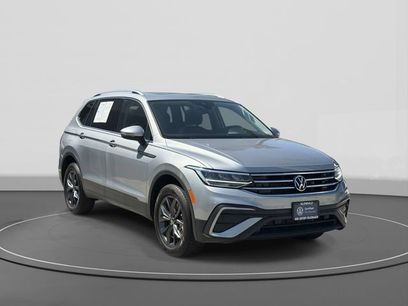 Used 2023 Volkswagen Tiguan SE w/ Panoramic Sunroof Package