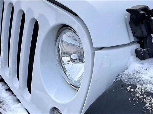 Used 2018 Jeep Wrangler Sport image 23