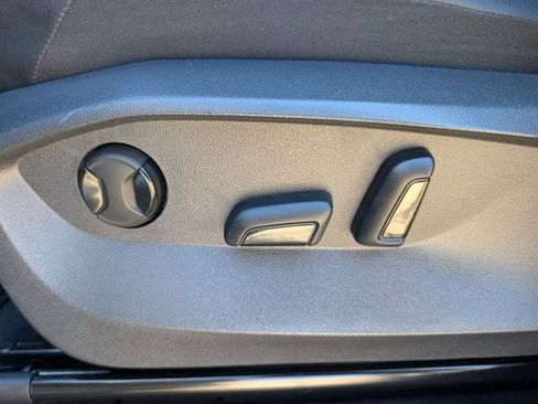 Used 2023 Volkswagen Tiguan SE image 22