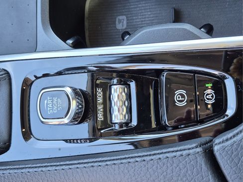 Used 2021 Volvo XC90 T6 Momentum w/ Climate Package AWD/4WD image 28