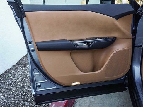 Used 2023 Lexus RZ 450e Premium image 32