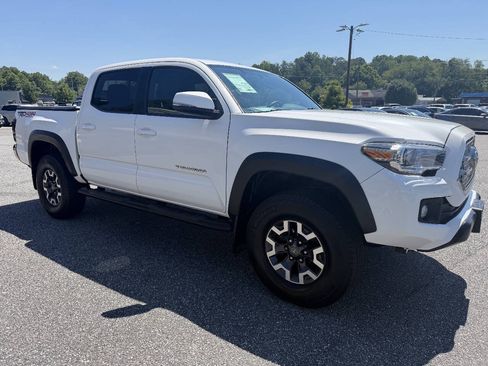 Used 2017 Toyota Tacoma TRD Off-Road w/ Tow Package (A/T) AWD/4WD image 5