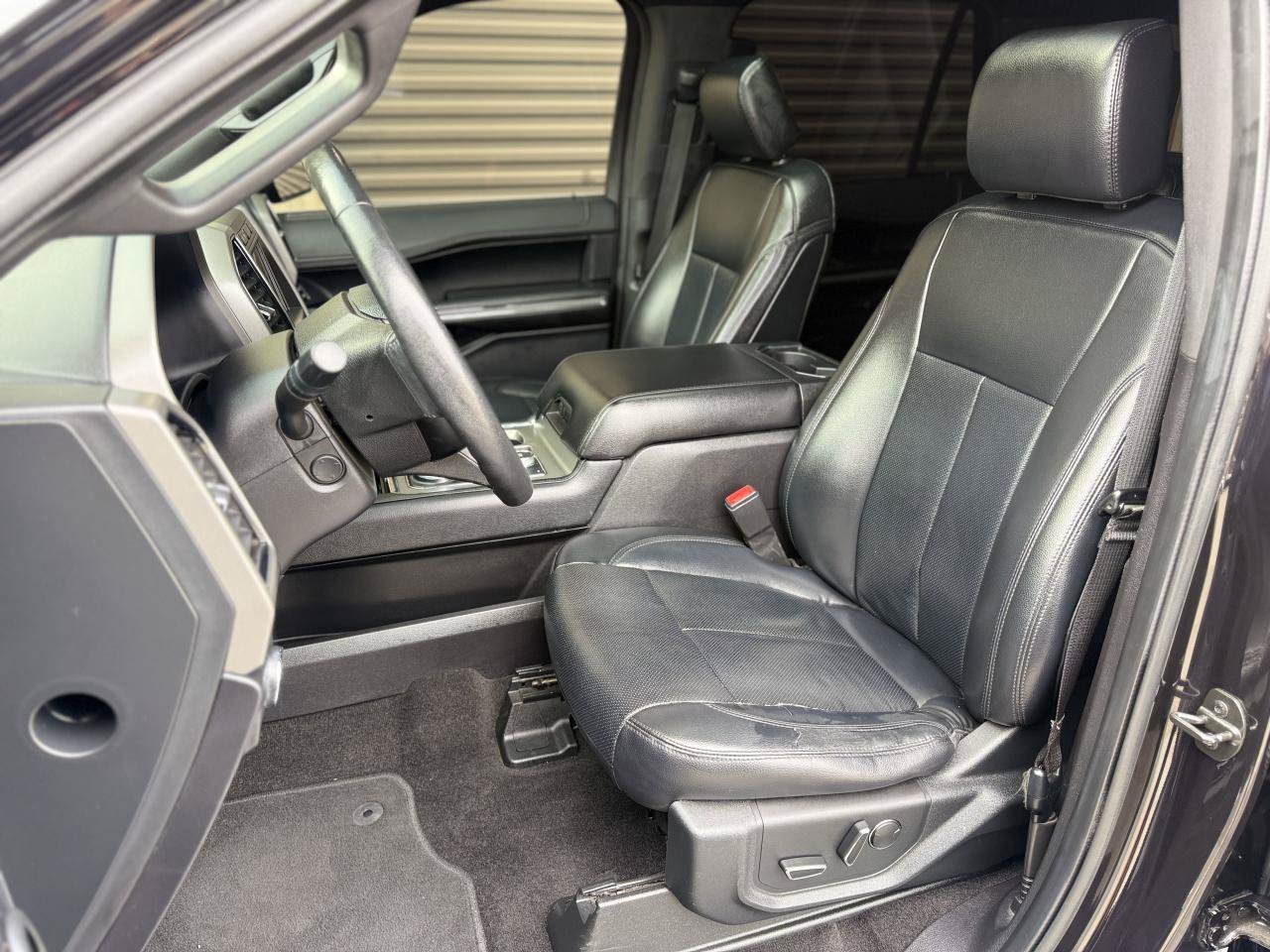 Used 2019 Ford Expedition XLT w/ Equipment Group 202A AWD/4WD image 13