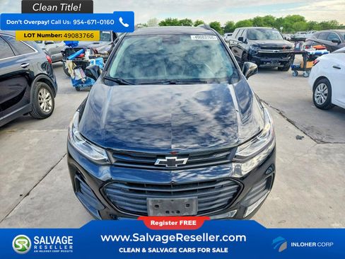 Used 2019 Chevrolet Trax LT w/ Sun & Sound Package image 7