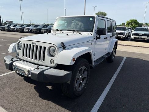 Used 2017 Jeep Wrangler Unlimited Sahara w/ Dual Top Group AWD/4WD image 2