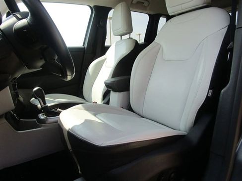 Used 2022 Jeep Renegade Limited image 19