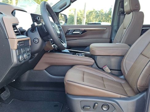 New 2026 Chevrolet Suburban High Country RWD image 18