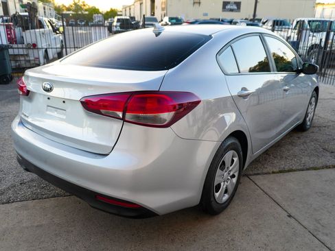 Used 2018 Kia Forte LX image 7