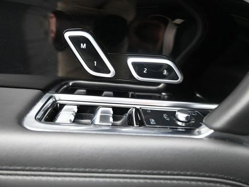 Used 2023 Land Rover Range Rover SE image 23