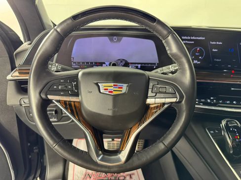 Used 2023 Cadillac Escalade Premium Luxury w/ Performance Package AWD/4WD image 13