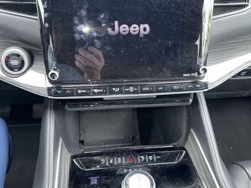 Used 2022 Jeep Wagoneer Series II AWD/4WD image 8
