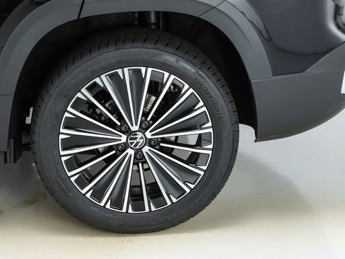 New 2026 Volkswagen Taos SE FWD image 43