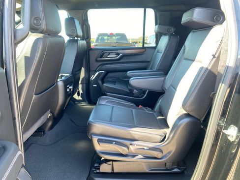 Used 2025 GMC Yukon XL Denali AWD/4WD image 30