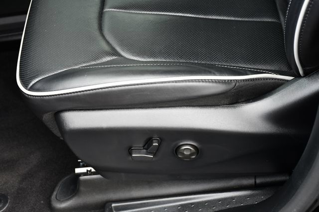 Used 2025 Chrysler Pacifica Limited FWD image 38