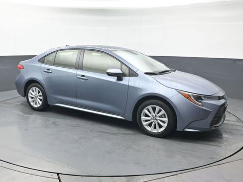 Used 2023 Toyota Corolla LE w/ LE Convenience Package image 7