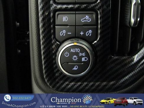 Used 2020 Chevrolet Silverado 1500 LT Trail Boss w/ Midnight Edition AWD/4WD image 32