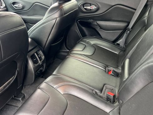 Used 2019 Jeep Cherokee Latitude Plus image 5