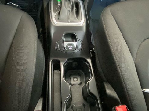 Used 2021 Jeep Renegade Latitude FWD image 36