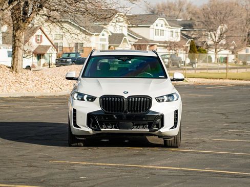 Used 2024 BMW X5 xDrive40i w/ M Sport Package image 2